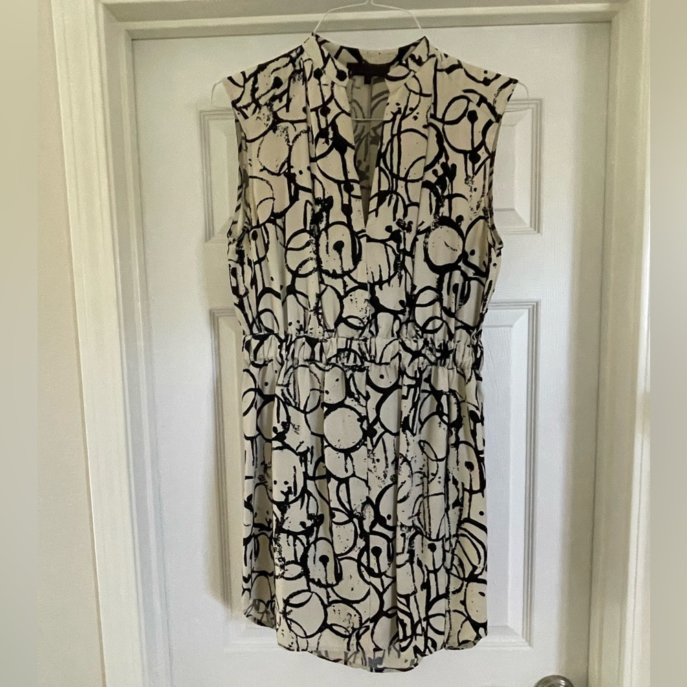 Abstract Black and White Women's mini dress or tunic with pockets.